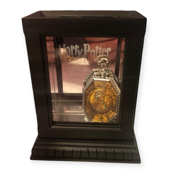 Harry Potter Horcrux Locket BRAND NEW Officially licensed - Picture 3 of 6